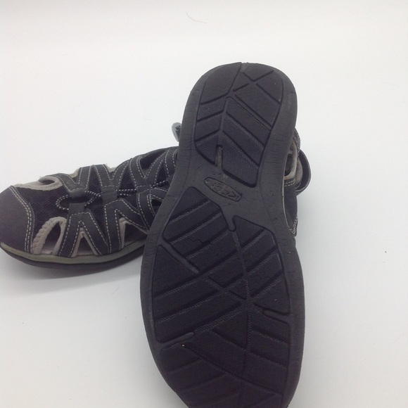 Keen Slip Ons - Picture 3 of 4